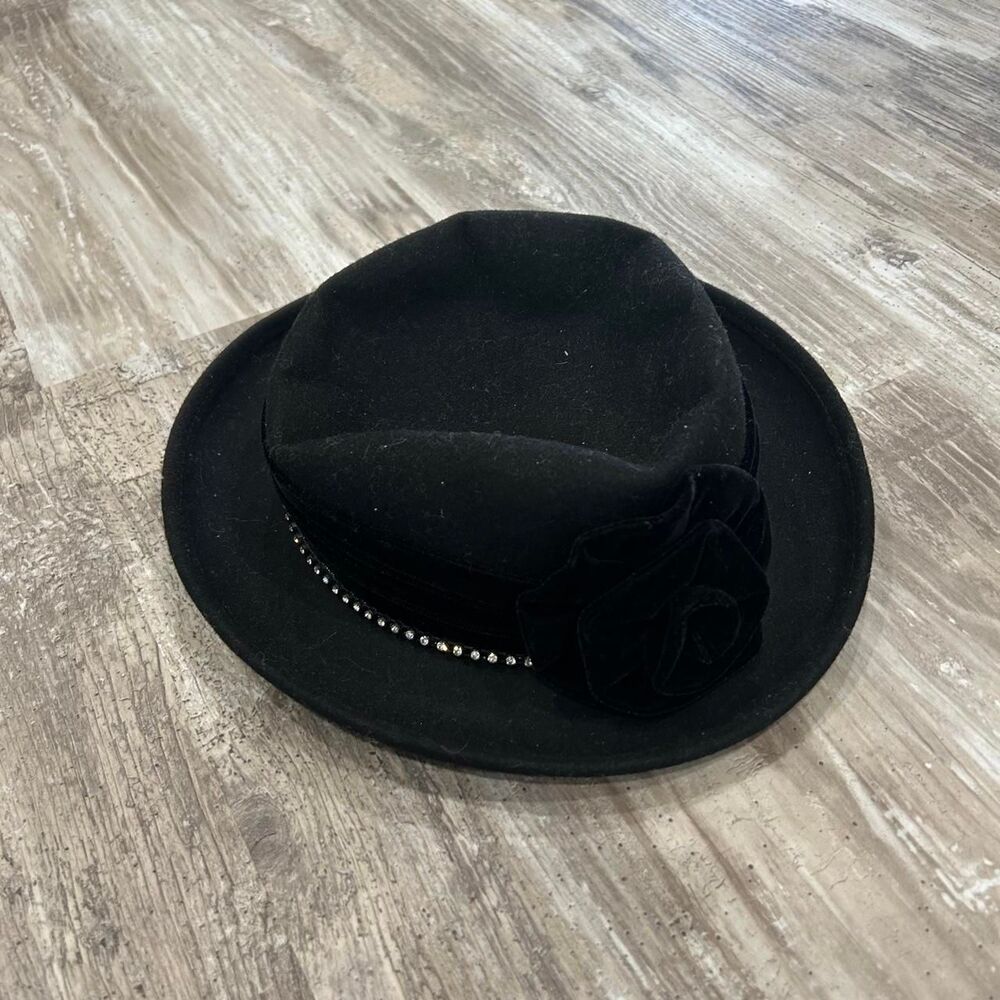 Authentic vintage 1950s/60s/70s Women's black classic dark academia gothic wool